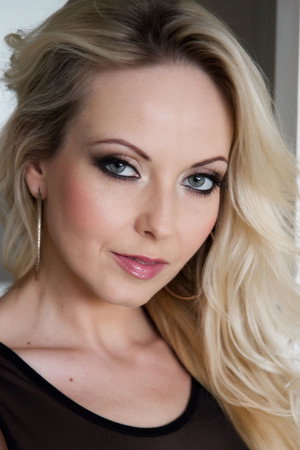 Jana Cova portrait