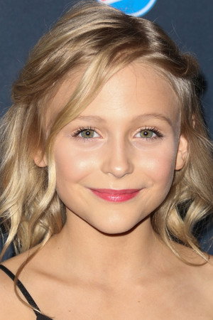 Alyvia Alyn Lind portrait