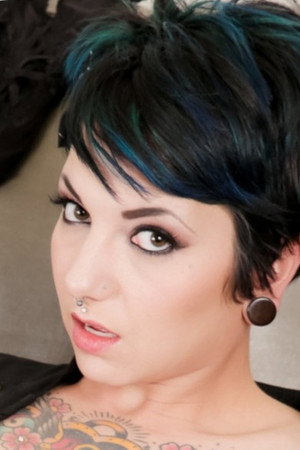 Rachel Ravaged portrait