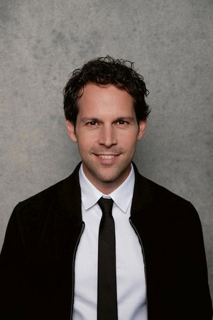 Victor Mids portrait