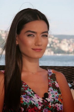 Hande Subaşı portrait