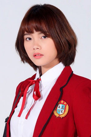 Praewa Suthamphong portrait