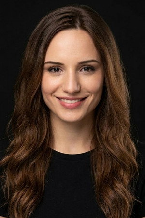Nur Tüzün portrait