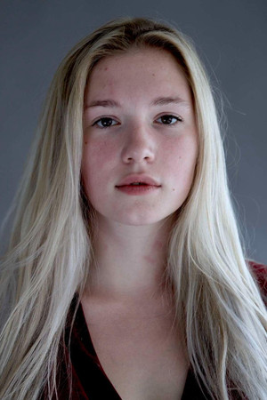 Sara Dhimitri portrait