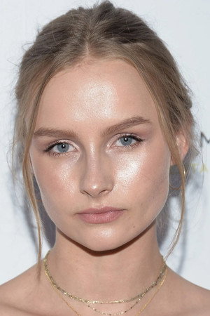Olivia DeJonge portrait