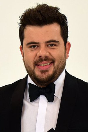 Eser Yenenler portrait