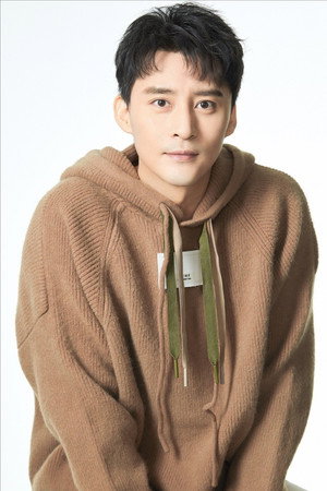 Hu Kun portrait