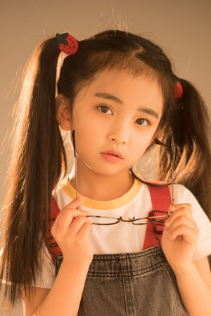 Li Luoyi portrait