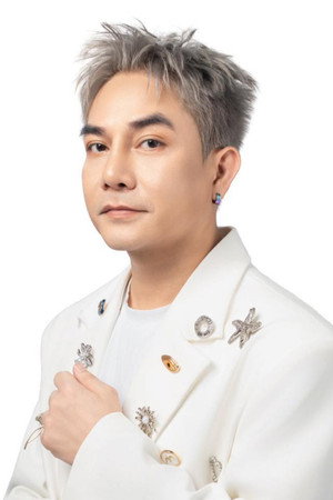 Phạm Khánh Hưng portrait