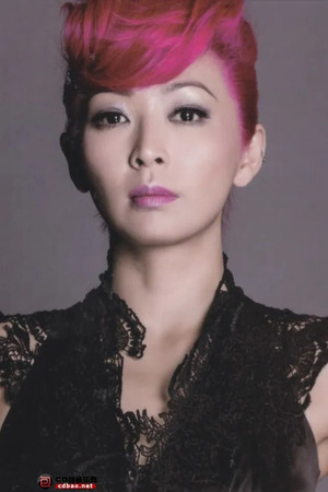 Shino Lin portrait