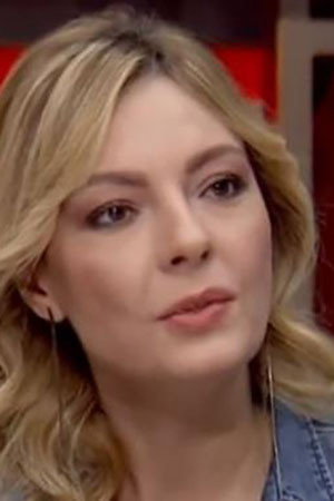 Özge Özder portrait