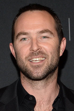 Sullivan Stapleton portrait