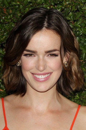 Elizabeth Henstridge portrait