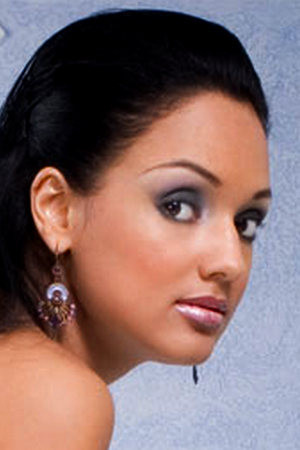 Julia Paes portrait