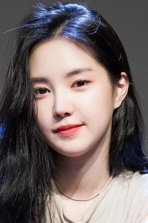 Son Na-eun portrait