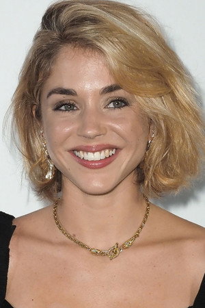 Alice Isaaz portrait