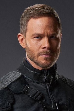 Aaron Ashmore portrait
