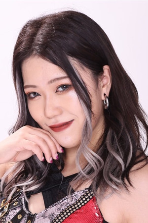 Suzu Suzuki portrait