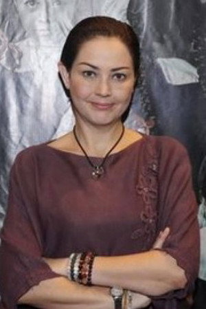 Rowiena Umboh portrait