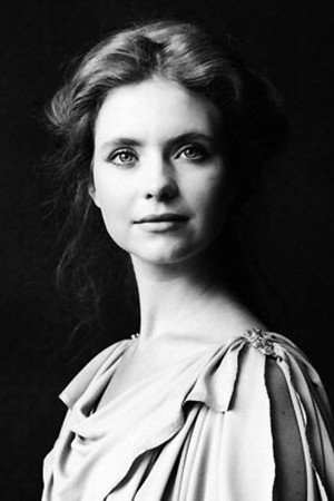 Judi Bowker portrait
