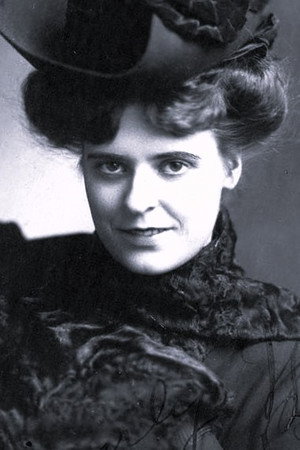 Octavia Broske portrait
