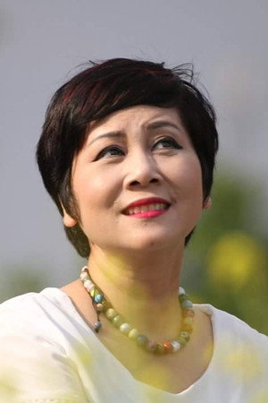 Minh Hằng portrait