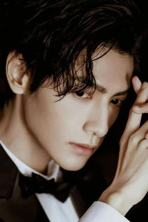 Luo Yunxi portrait