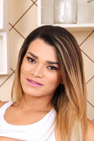 Paulinha Lima portrait