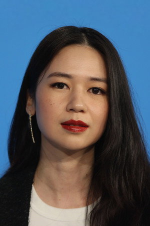Laura Basuki portrait