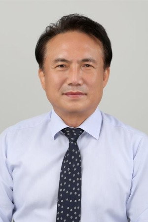 Jeong Dong-gyoo portrait