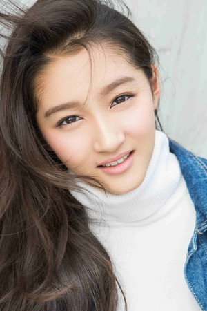 Guan Xiaotong portrait