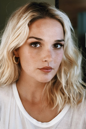 Camille Lou portrait