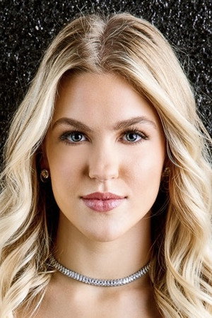 Jazlyn Ray portrait