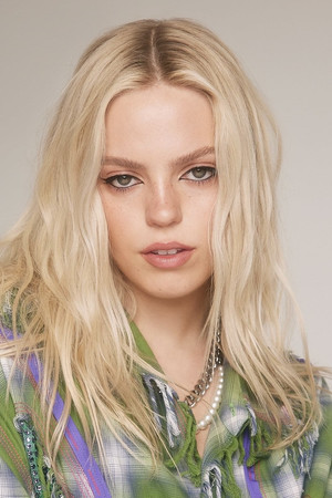 Reneé Rapp portrait