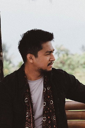 Deva Mahenra portrait