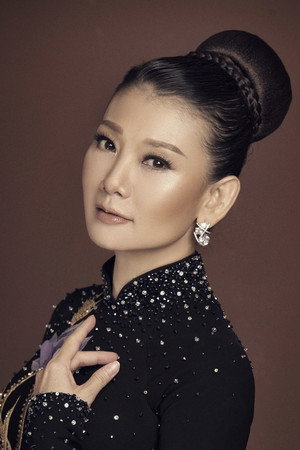 Mỹ Uyên portrait
