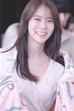 Han Seung-yeon portrait
