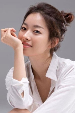 Lee Shi-a portrait