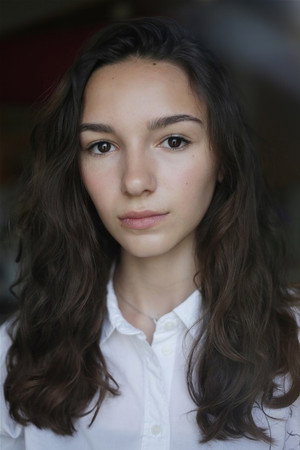 Julia Dumont portrait