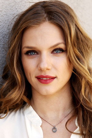 Tracy Spiridakos portrait
