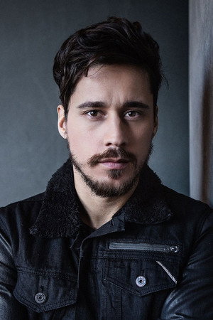 Peter Gadiot portrait