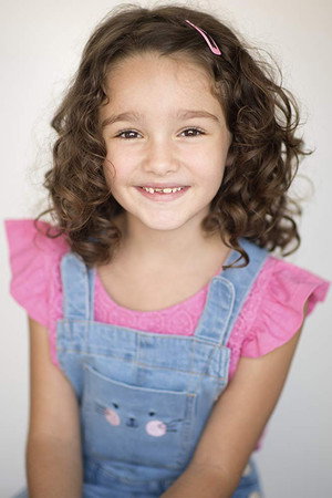 Ava Caryofyllis portrait