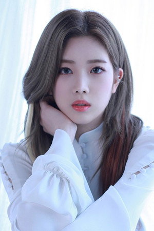 Kim Lip portrait