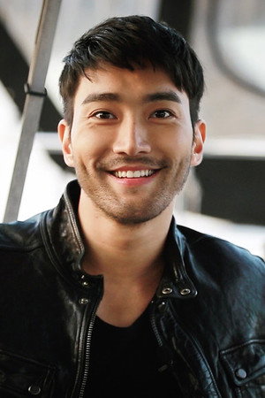 Choi Si-won portrait