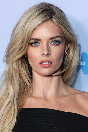 Samara Weaving portrait