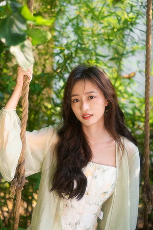Huang Tingting portrait