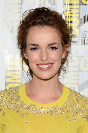 Elizabeth Henstridge portrait