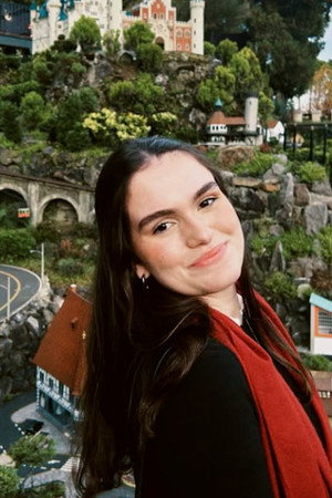 Júlia Medeiros portrait