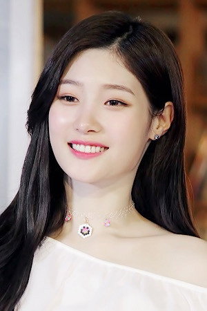 Jung Chae-yeon portrait
