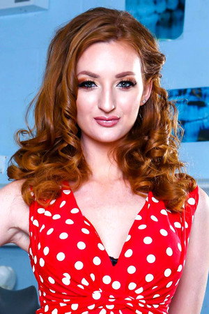 Zara DuRose portrait